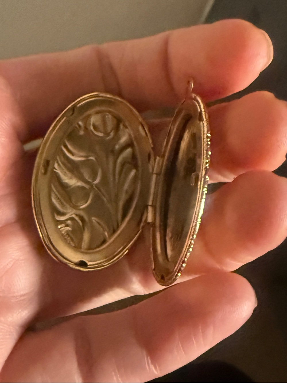 Vintage large ornate Gold Floral Engraved Oval Locket Pendant